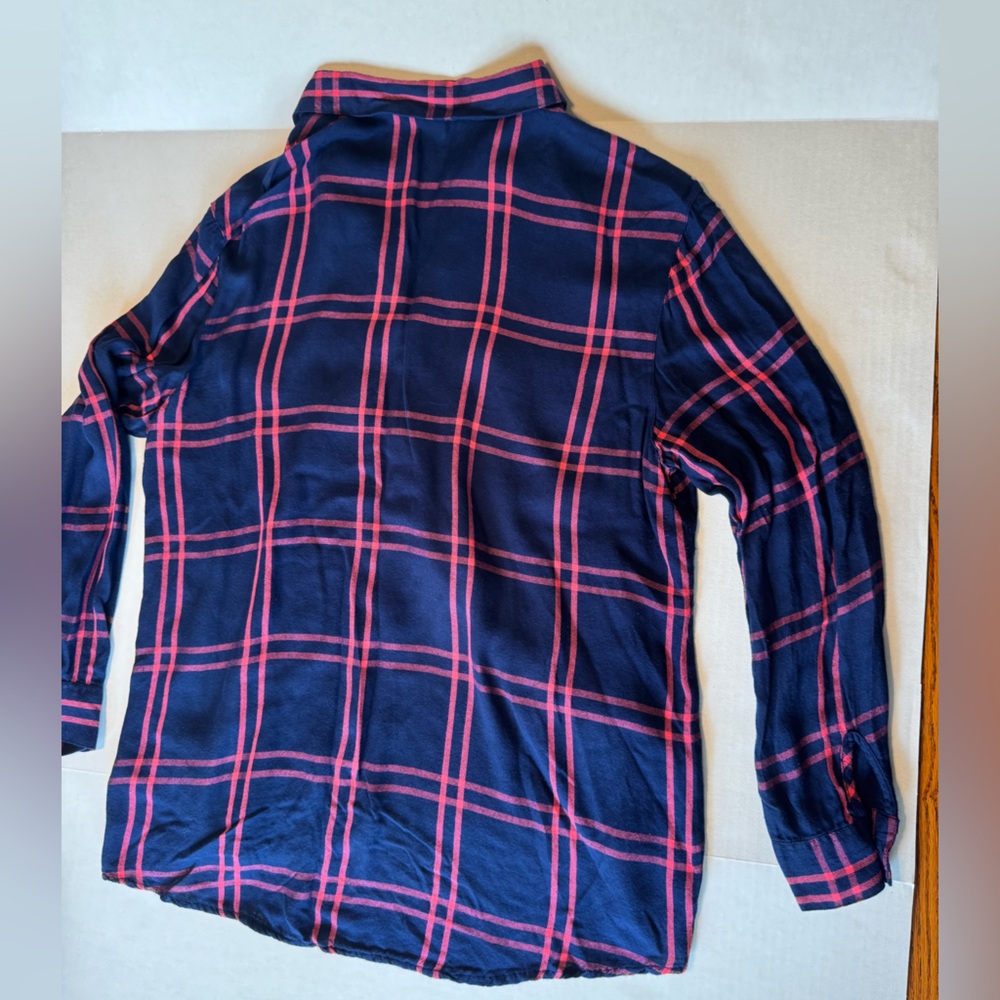 Express Women's Navy and pink lightweight Plaid Button Down Shirt size medium - Picture 5 of 5